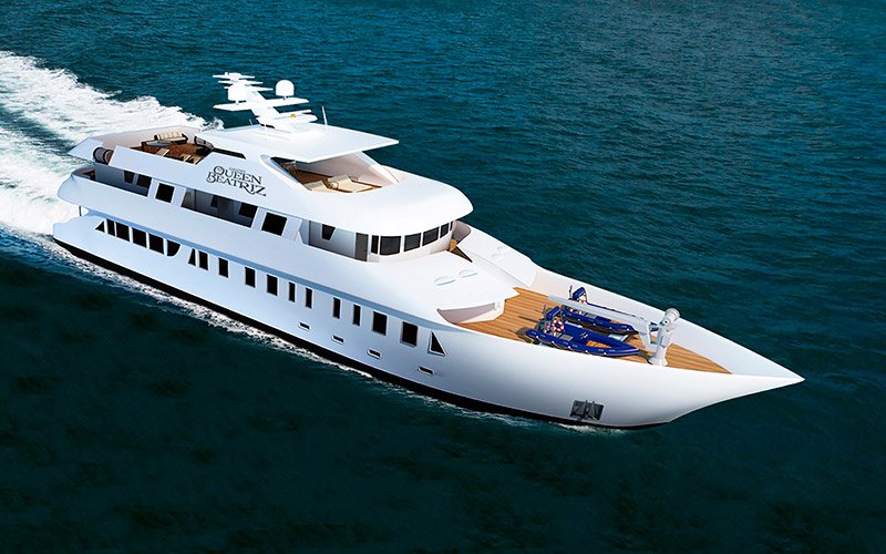 Grand Queen Beatriz Yacht, Galapagos